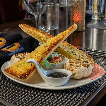 The Bar And Restaurant فندق 3*