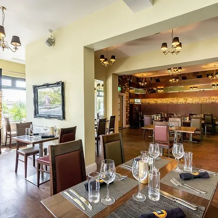 Hotel The Bar And Restaurant