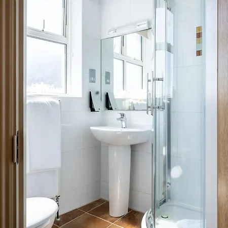 The Bar And Restaurant מלון 3*