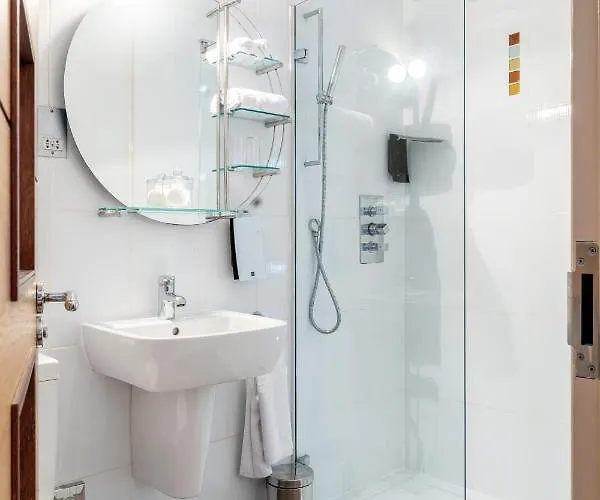 The Bar And Restaurant Hotel 3*