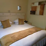 The Bar And Restaurant Hotel