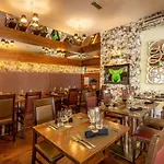 Hotel The Bar And Restaurant 3*