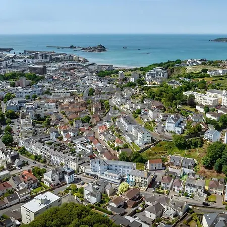 Hotel The Bar And Restaurant