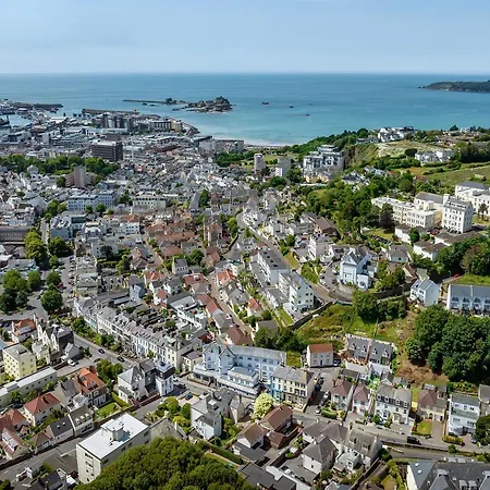 The Bar&restaurant Hotel Saint Helier Jersey