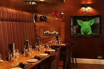 The Bar And Restaurant Otel