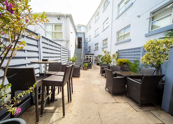 Hotel The Bar And Restaurant 3*